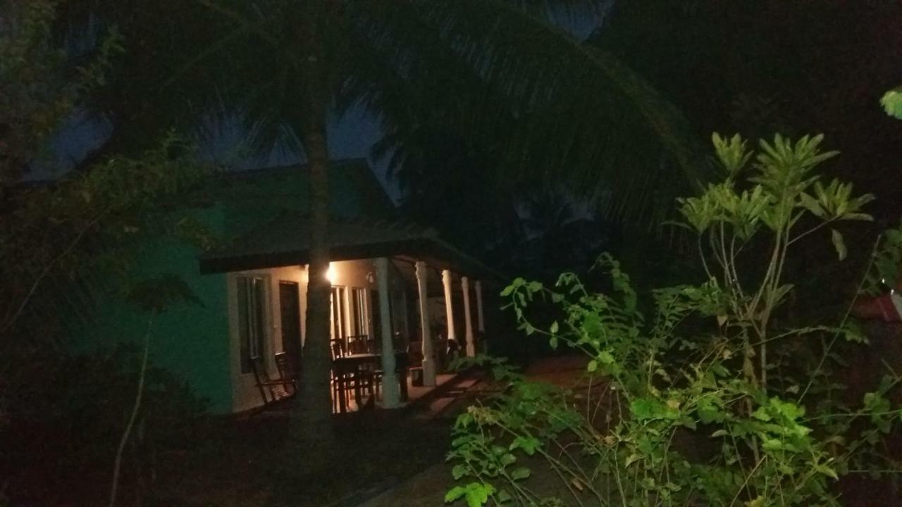 Theepan'S Home Нилавели Экстерьер фото